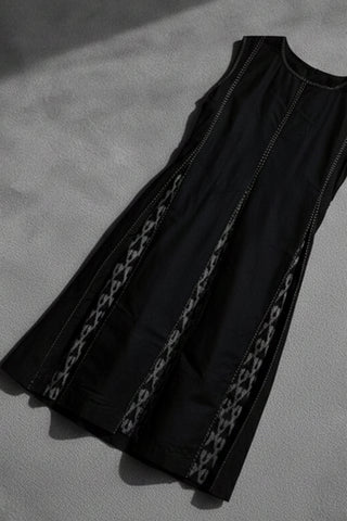 Black ikat silk pleated dress
