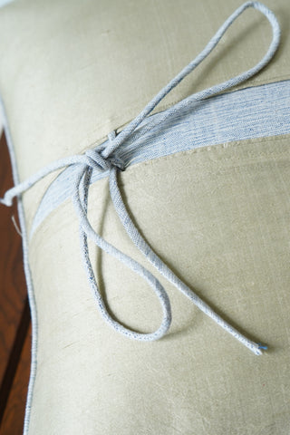 Double-sided and pure silk cushion cover with back ties